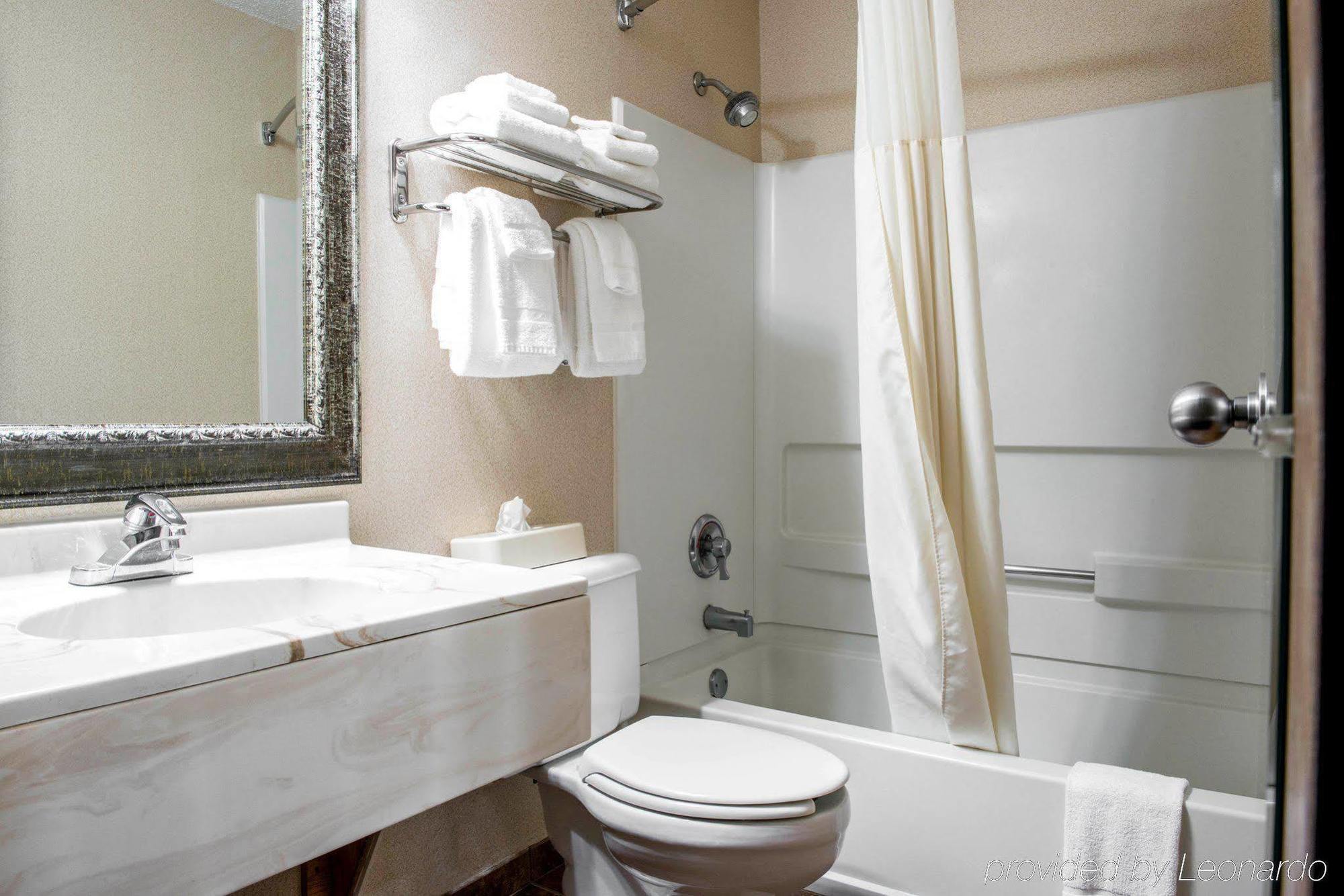 Quality Inn Meadville Buitenkant foto